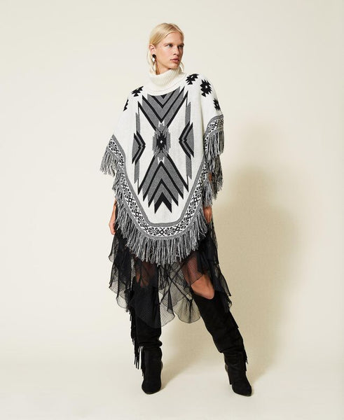 Poncho jacquard con frange