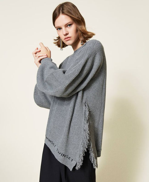 Maxi maglia in misto lana a coste con frange